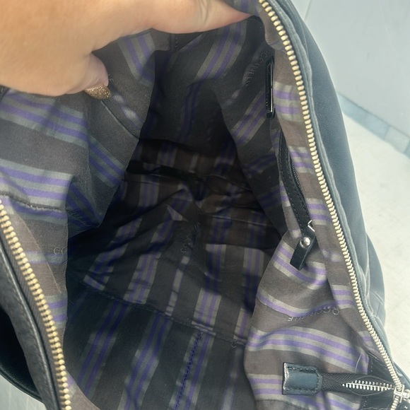 Sleek Black Hobo Bag with Timeless Design - Picture 8 of 11